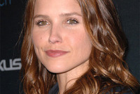What-shade-suits-sophia-bush-side